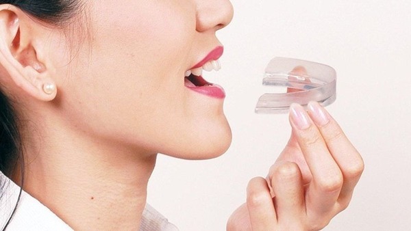 Hàm chống nghiến răng giúp giảm tiếng nghiến răng khó chịu, cải thiện giấc ngủ Hàm chống nghiến răng giúp giảm tiếng nghiến răng khó chịu, cải thiện giấc ngủ