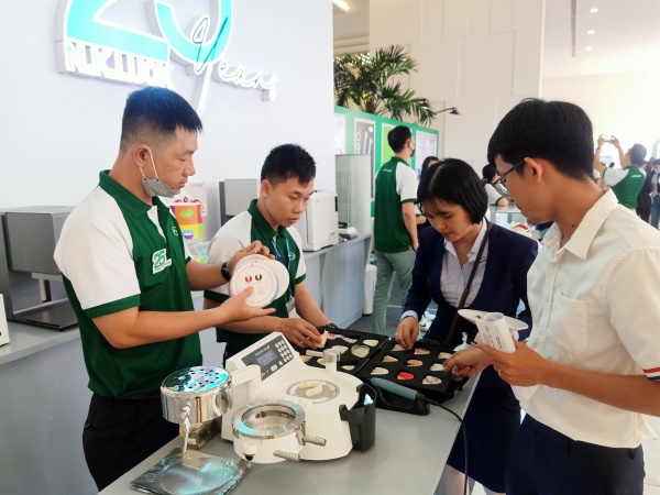 N.K.LUCK với nhiều năm kinh nghiệm cung cấp trang thiết bị và vật liệu dược phẩm nha khoa N.K.LUCK với nhiều năm kinh nghiệm cung cấp trang thiết bị và vật liệu dược phẩm nha khoa