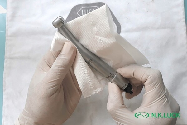 Vệ sinh khử khuẩn các thiết bị ghế nha khoa Vệ sinh khử khuẩn các thiết bị ghế nha khoa