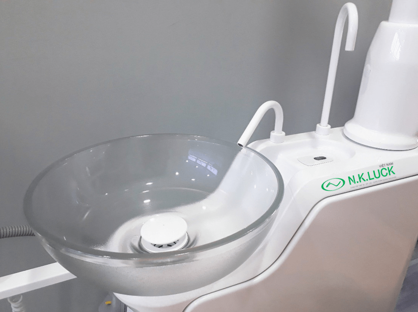 Bồn nhổ được thiết kế tinh tế và sang trọng.