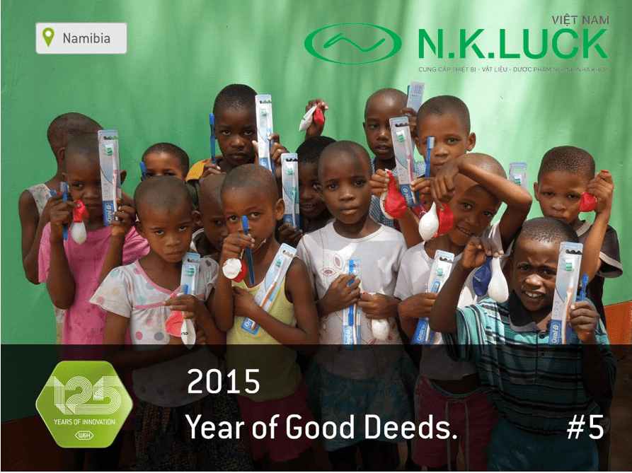 Hỗ trợ nha sĩ từ hiệp hội Afrodent ở Namibia. Hỗ trợ nha sĩ từ hiệp hội Afrodent ở Namibia.