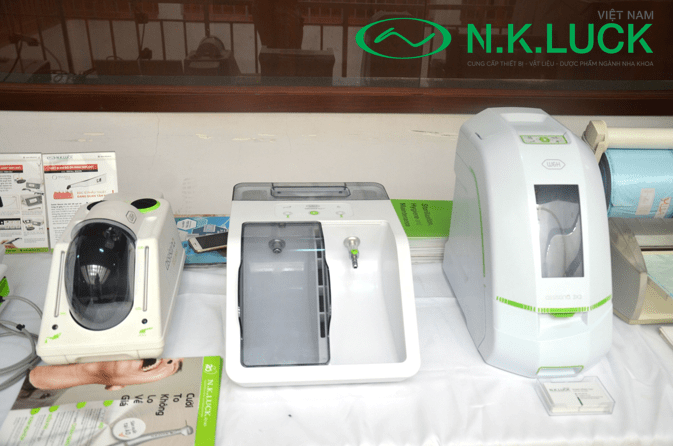 Bộ sản phẩm máy tra dầu tay khoan của Assistina. Bộ sản phẩm máy tra dầu tay khoan của Assistina.