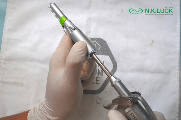 Phương pháp làm sạch thủ công cho dụng cụ