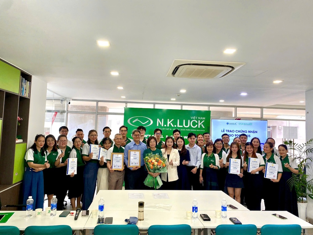 Buổi lễ trao nhận chứng nhận ISO 9001:2015 cho NK Luck Việt Nam Buổi lễ trao nhận chứng nhận ISO 9001:2015 cho NK Luck Việt Nam