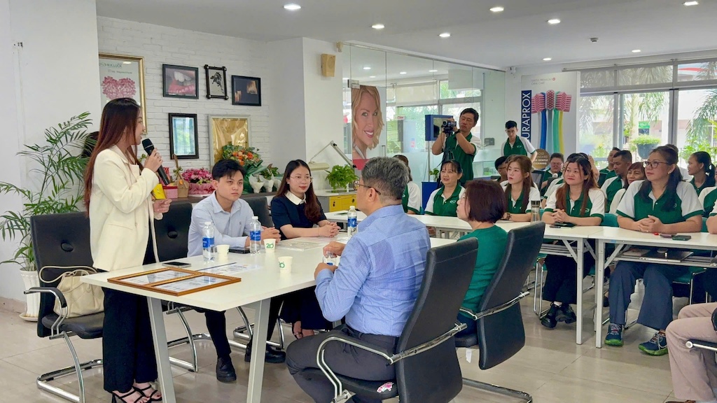 Buổi lễ trao nhận chứng nhận ISO 9001:2015 cho NK Luck Việt Nam Buổi lễ trao nhận chứng nhận ISO 9001:2015 cho NK Luck Việt Nam