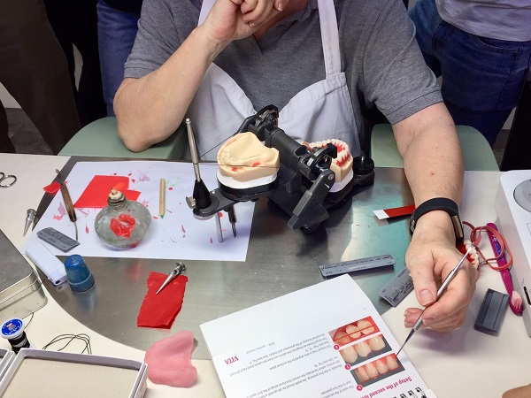 Vật liệu Labo là hệ thống các trang thiết bị được sử dụng trong nha khoa