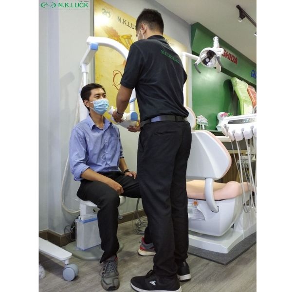 Bệnh nhân vô cùng thoải mái khi Bác Sĩ sử dụng máy x-quang kỹ thuật số